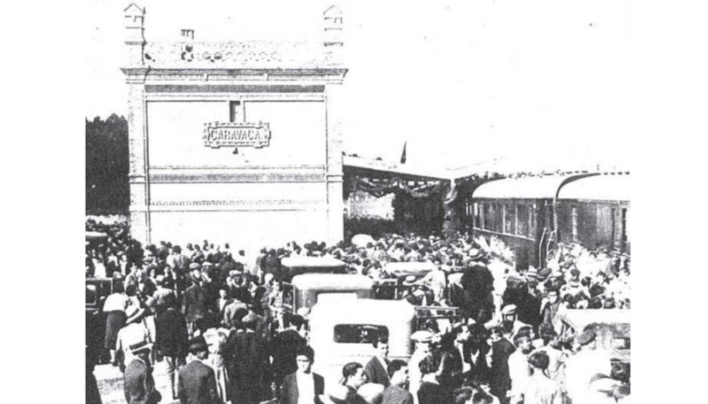 Multitudinario recibimiento del tren en Caravaca, 1933 (Fuente Región de Murcia Digital)