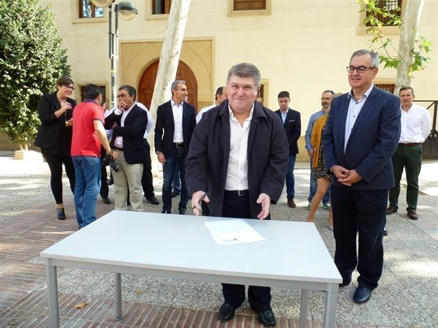 José Vélez firma el código ético