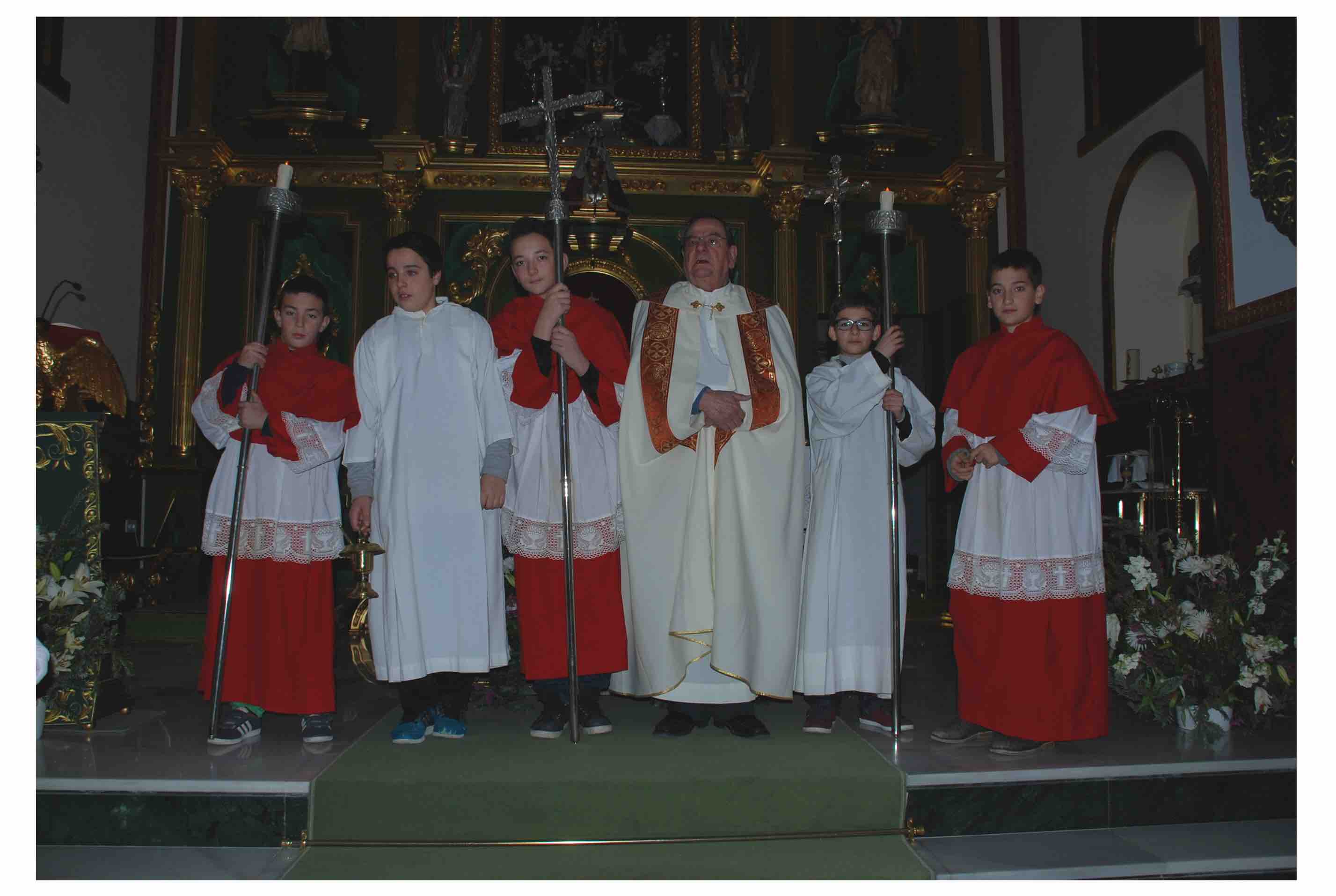 Cinco monaguillos acompañaron a la Hermandad de San Antón en la procesión