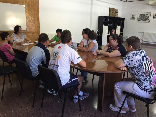 Diez usuarios de APCOM participan en el taller “bien-estar-bien”