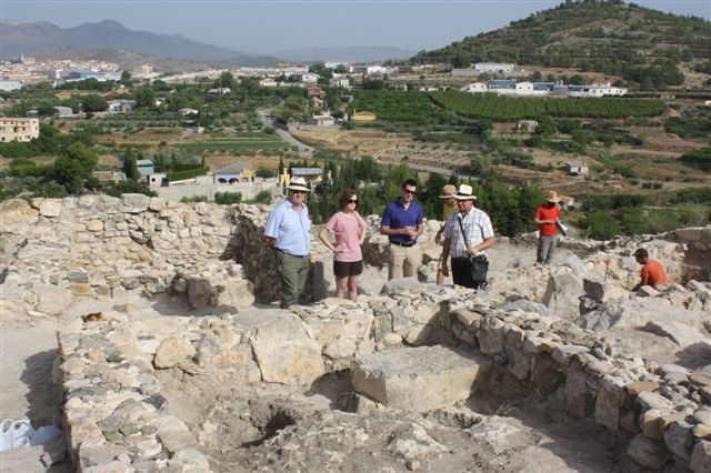 El Alcalde y la Concejala de Cultura de Cehegín visitan las nuevas excavaciones de la ciudad de Begastri