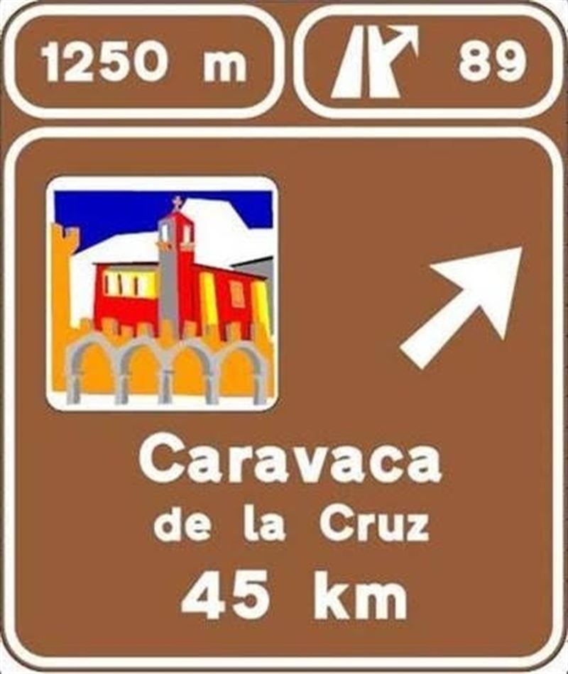 La Comunidad mejora la señalización turística en las carreteras con nuevos carteles de destinos como Caravaca