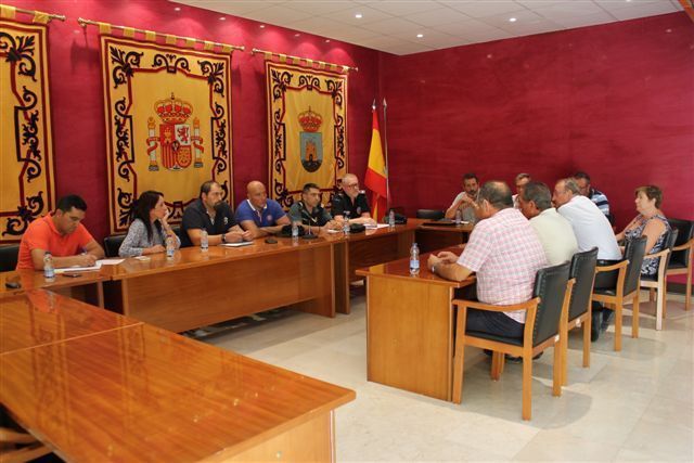 La Alcaldesa de Bullas y el Concejal de Agricultura se reúnen con agentes de Seguridad y cooperativistas