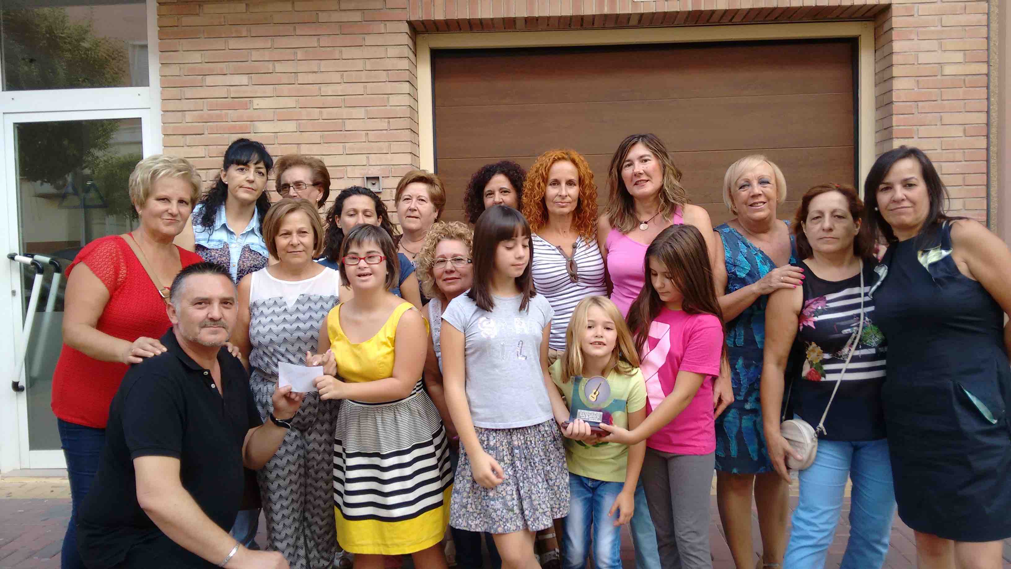 Amigos de las Sevillanas de Bullas recauda dinero para la capilla del Barrio de la Cruz