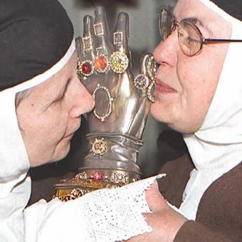 Santa Teresa, la de los tres entierros y las dos manos cortadas