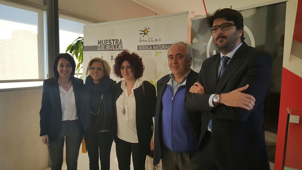 Las alcaldesa de Moratalla y Bullas, con la Consejera en la presentación