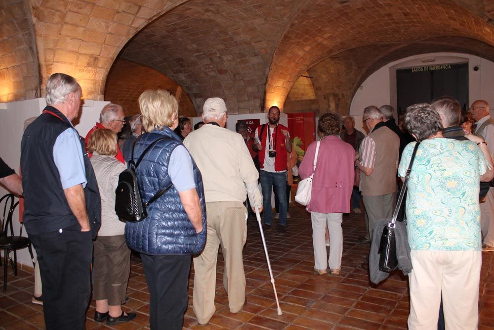 Miles de turistas sénior austriacos visitan el Museo del Vino y una bodega de Bullas