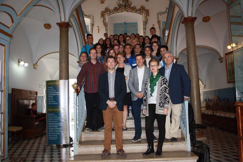 Los alumnos alemanes de intercambio del IES Alquipir visitan el Ayuntamiento de Cehegín
