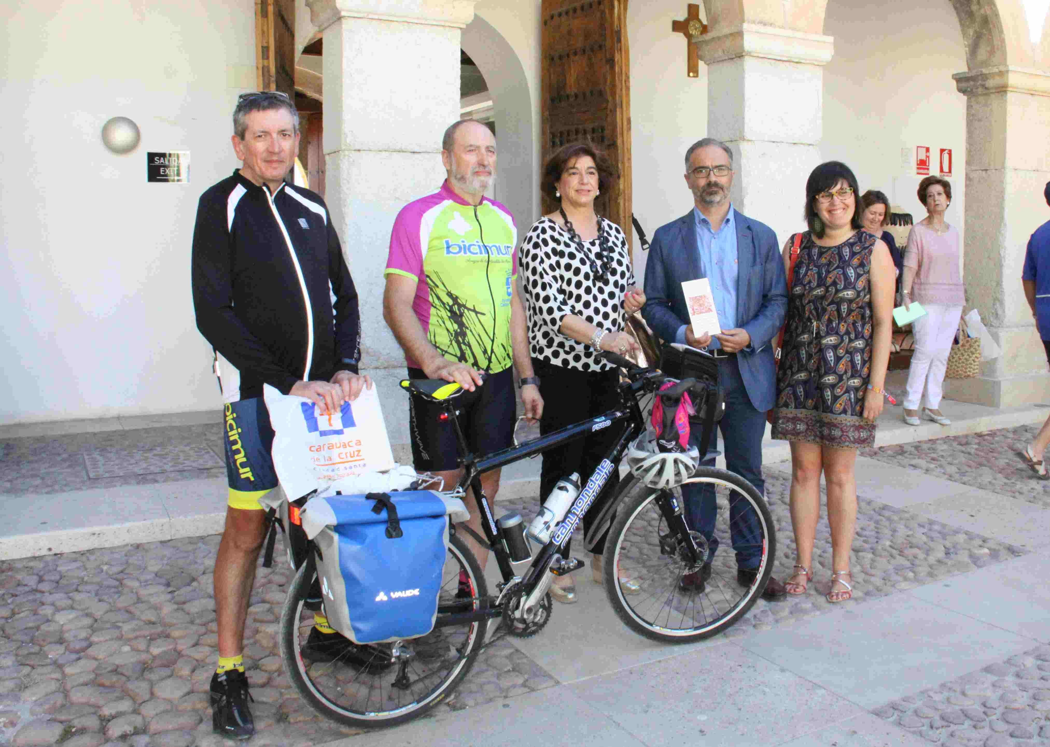 Ciclistas de BiciMur realizan la ruta 'Triángulo Santo', que une Santiago, Liébana y Caravaca