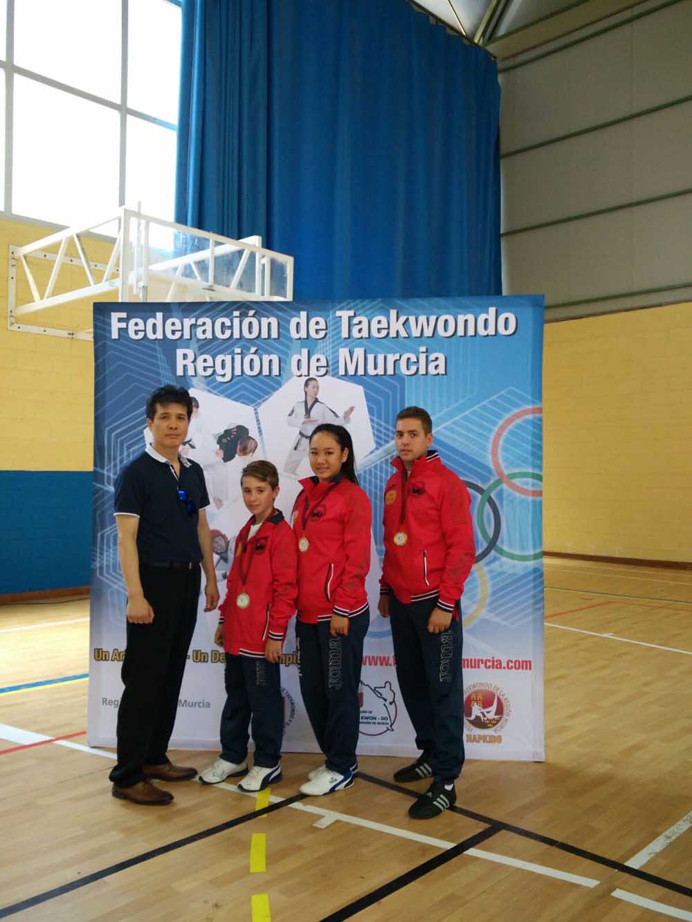 Yu Na Sin Lee y Gabriel Sánchez Freire, oro en el Campeonato Regional de Taekwondo