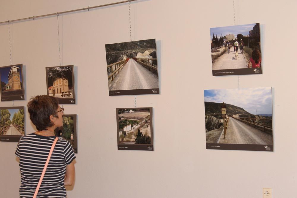 'Raíles Verdes', exposición sobre el antiguo trazado del tren hoy convertido en itinerario eco-turístico, llega a Bullas