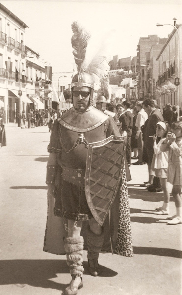 Componente del grupo festero de LA BANDERA DE CARAVACA. 1967