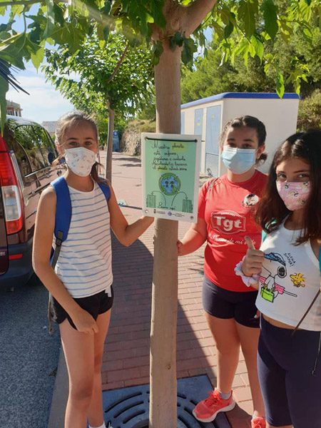 Los jóvenes de Calasparra conciencian a sus vecinos para mantener limpio el municipio