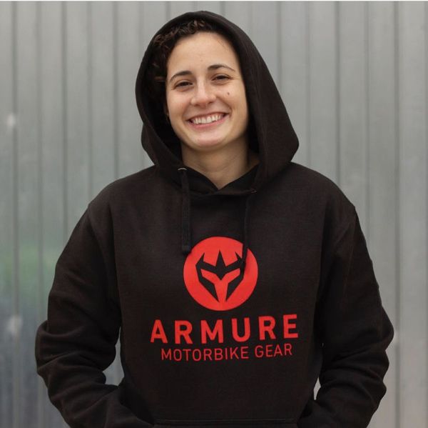 ARMURE volverá a equipar a Ana Carrasco, la primera mujer campeona del mundo de motociclismo en su vuelta a Moto3