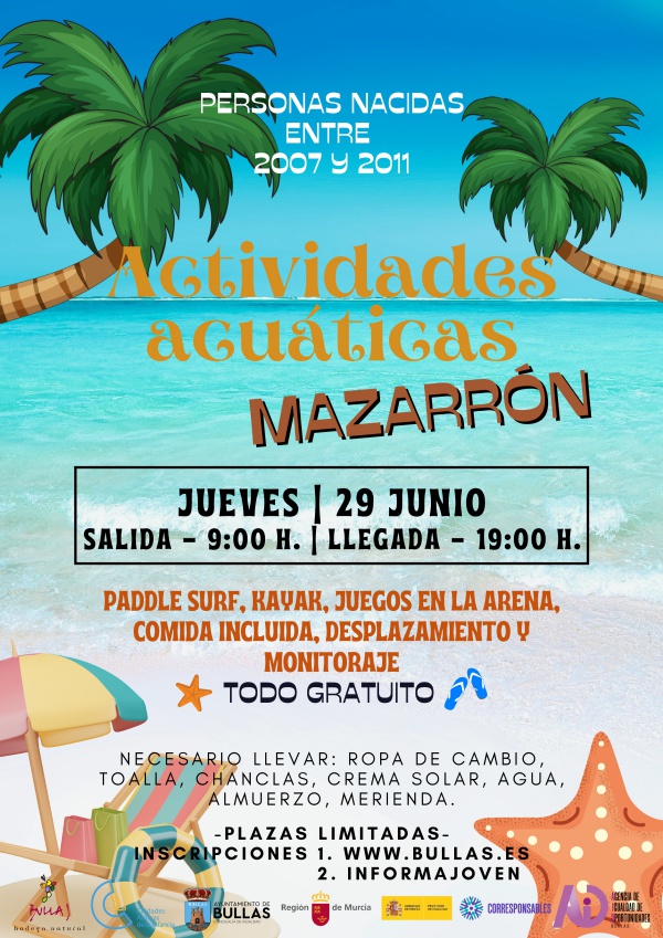 Bullas invita a sus jóvenes a un dia de playa y deporte en Mazarrón