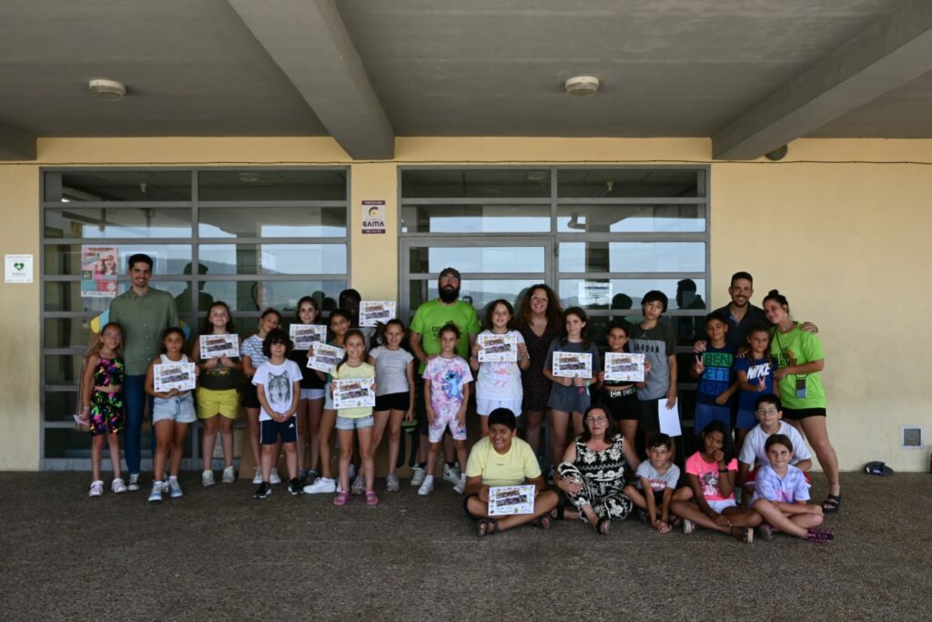 La escuela municipal de verano de Mula entrega los diplomas a los niños y niñas participantes