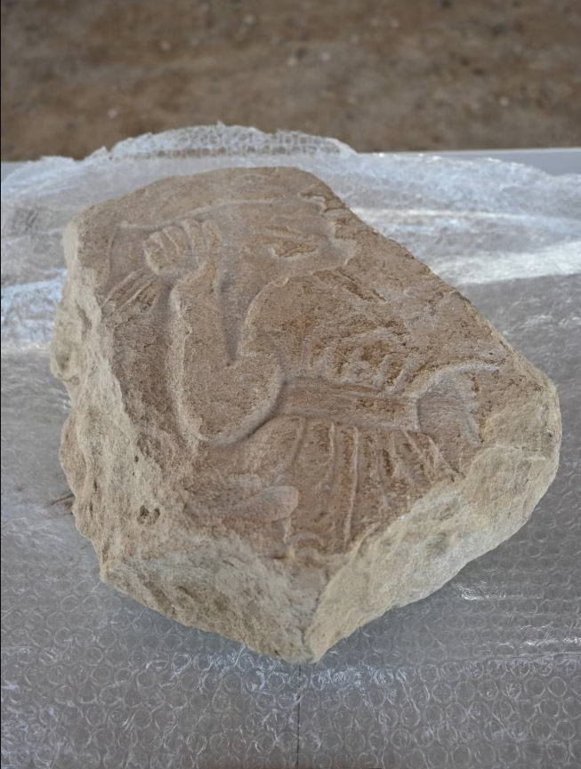 Hallada una nueva pieza arqueológica en la villa romana de Los Villaricos de Mula
