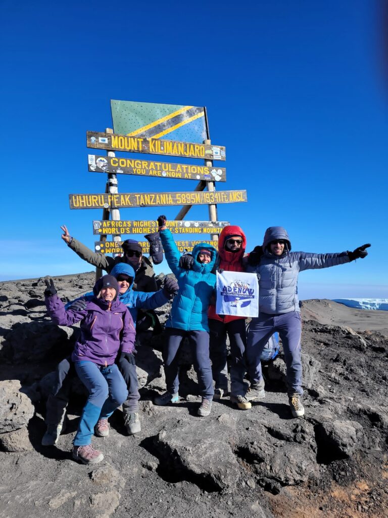 La Asociación Deportiva Adenow conquista el Kilimanjaro