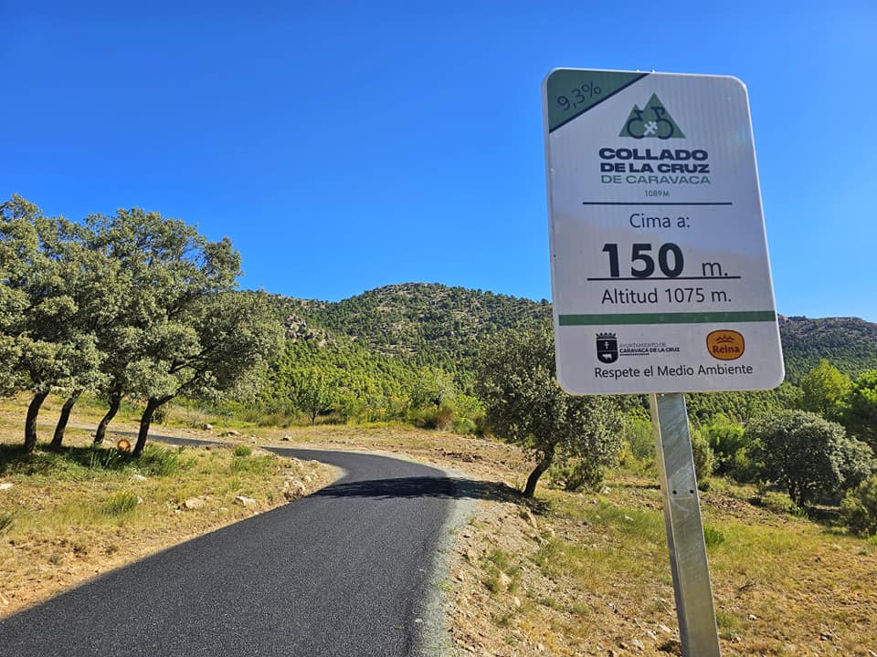 Vandalizan la señalización de los últimos kilómetros de La Vuelta en Caravaca