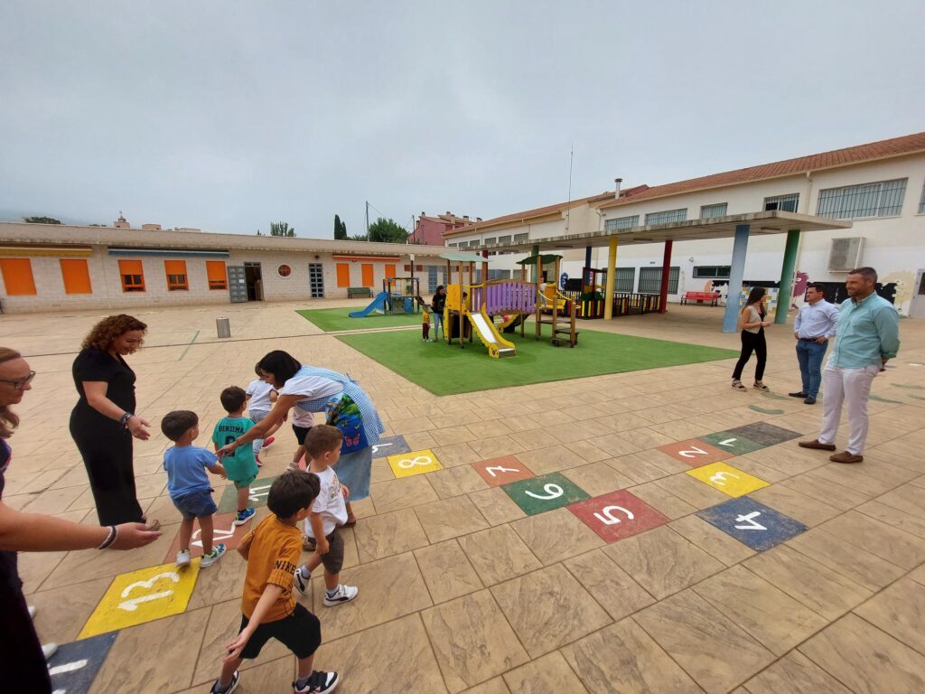 El curso escolar arranca en Caravaca con la puesta en marcha de tres aulas gratuitas para alumnado de 2 años en los colegios Cervantes, La Santa Cruz y la Consolación