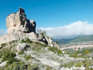 Preocupación entre los vecinos por el mal estado del Castillo de Benizar