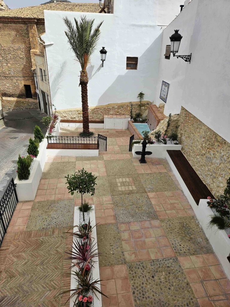 Caravaca cuenta con una nueva plaza pública en el entorno del Barrio Medieval dedicada a los ‘Armaos de la Vera Cruz’