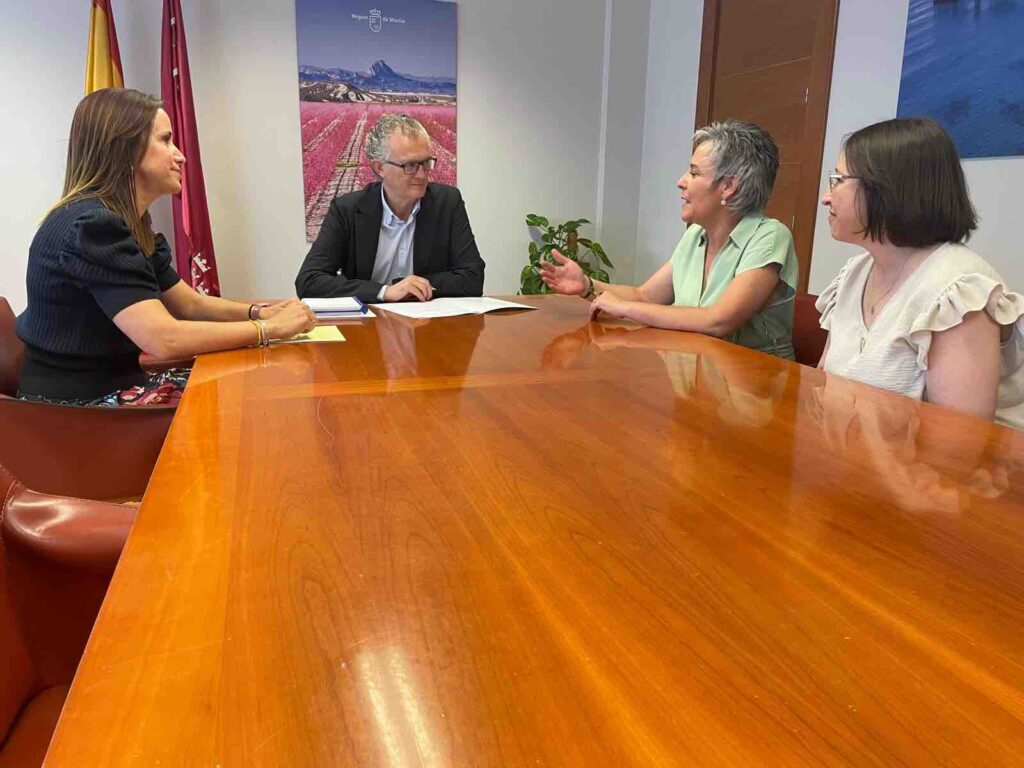 Reunión con el consejero de Salud de la Comunidad Autónoma de la Región de Murcia para tratar los asuntos más importantes en materia sanitaria de Calasparra 
